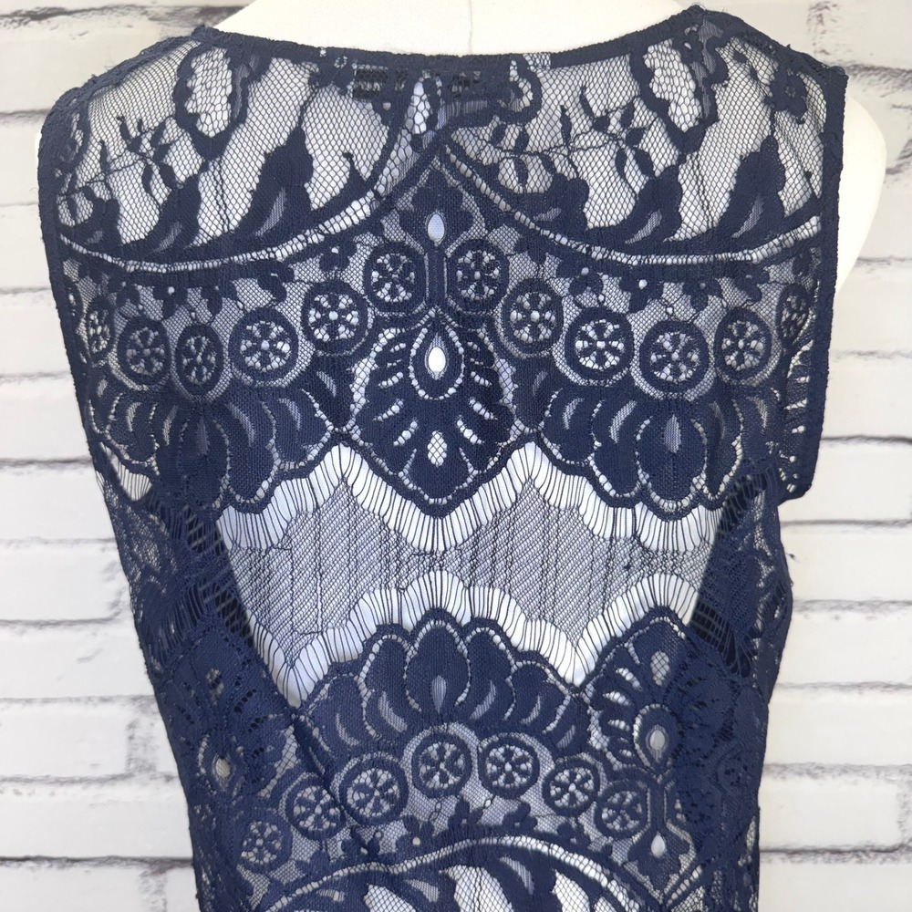 Cupcakes and Cashmere Navy White Striped Lace Back Tank Top Womens Size Medium - Picture 5 of 16